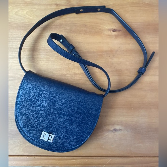 Steve Madden Handbags - Steve Madden Leather Crossbody